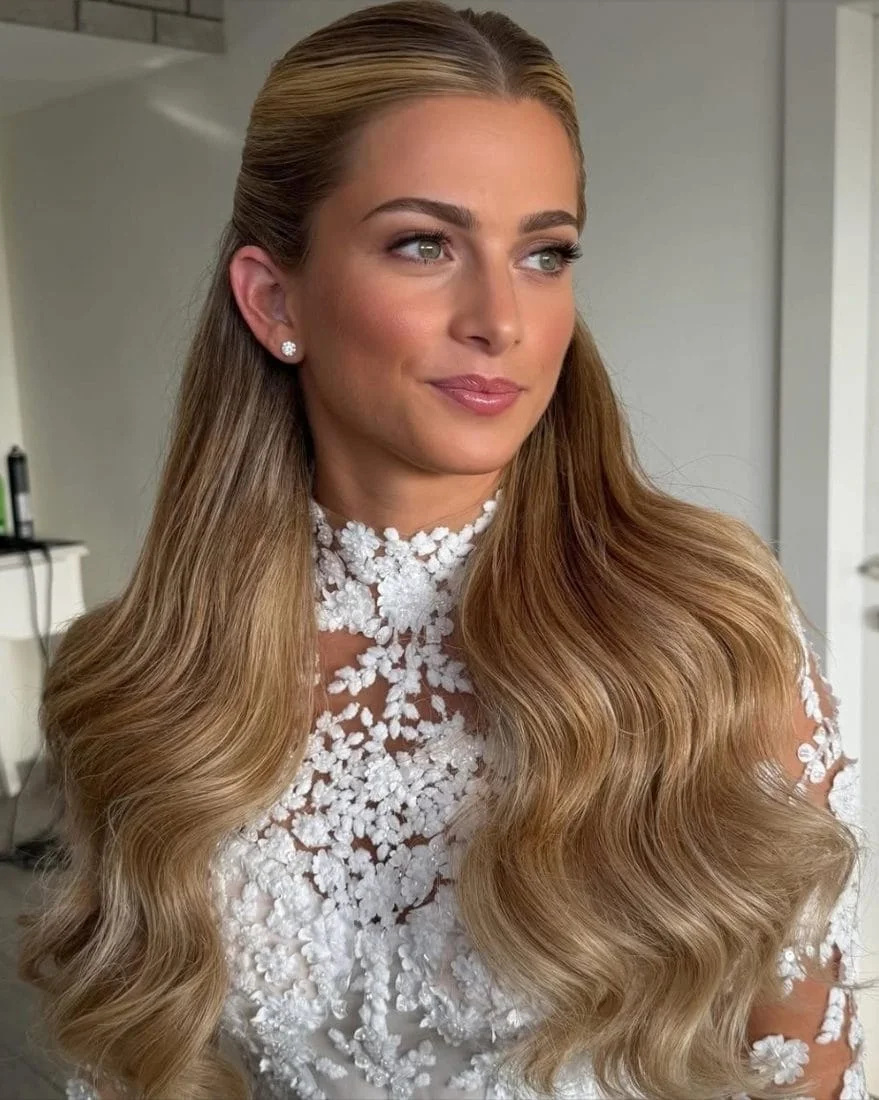 Bridal client in a white lace dress from the Spray Tan Israel portfolio